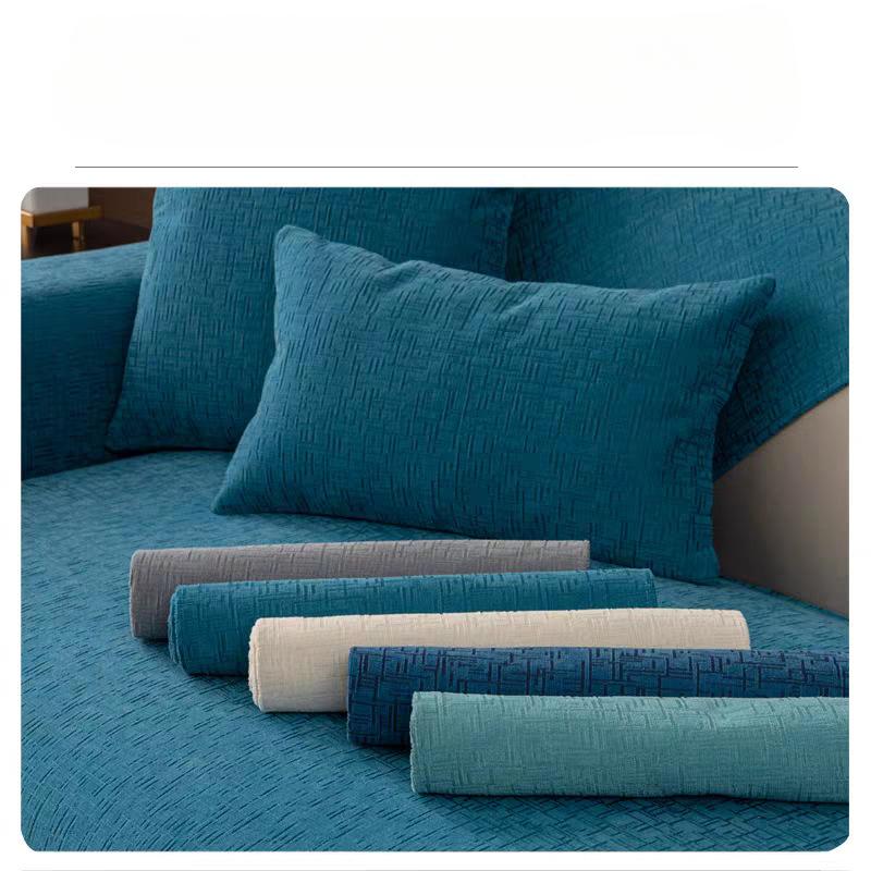 Простая подушка для дивана из шенилла с темным узором на все времена года — фото 4