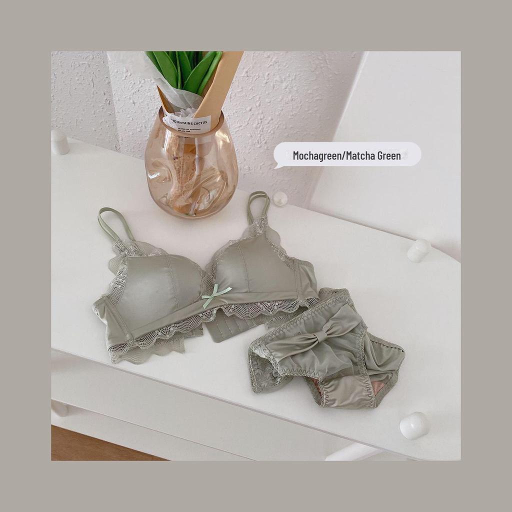 Elegant Red Bridal Seamless Lingerie Set for Women