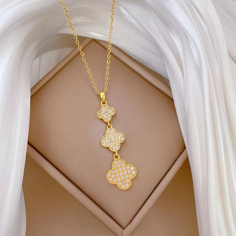 Four-Leaf Flower Personality Fashion Light Luxury Temperament Gorgeous Full Diamond Necklace Female Versatile Collarbone Chain Titanium Steel