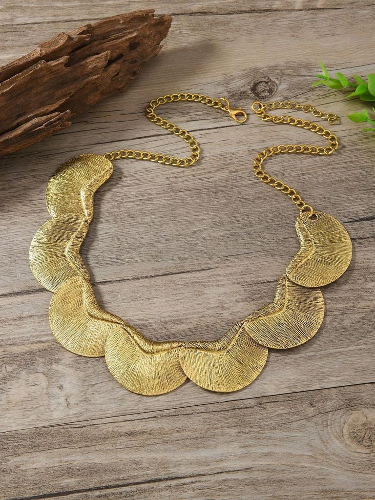 Retro Art Deco Alloy Pendant Necklace With Crescent Shape For Ladies