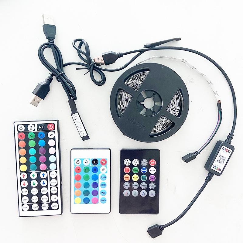 Striscia LED RGB 10m/20m, Controllata tramite Bluetooth e Telecomando a Infrarossi, 5V 5050, Perfetta per Decorazioni Colorate di Sfondo.