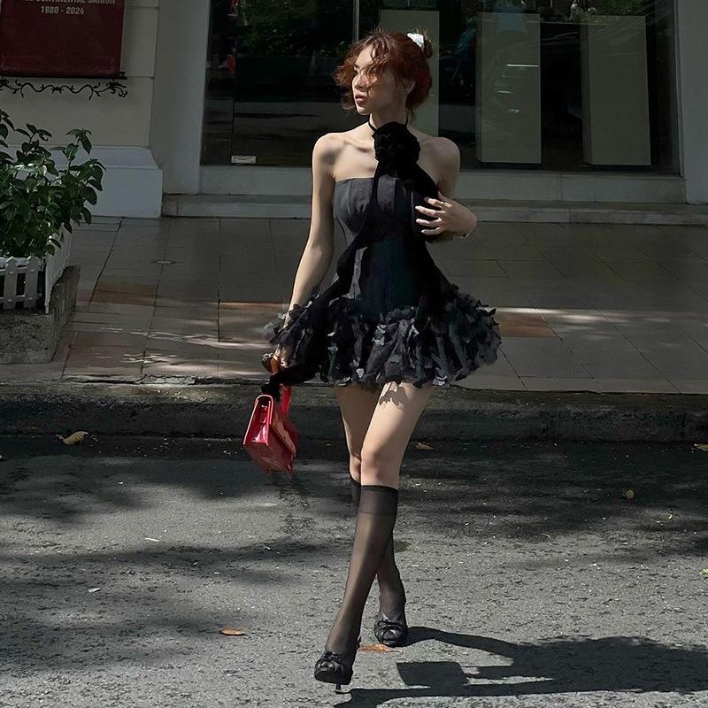 European and American style 2026 autumn and winter new women's clothing solid color slim-fitting high-waisted fashion one-word neck tube top dress wom
