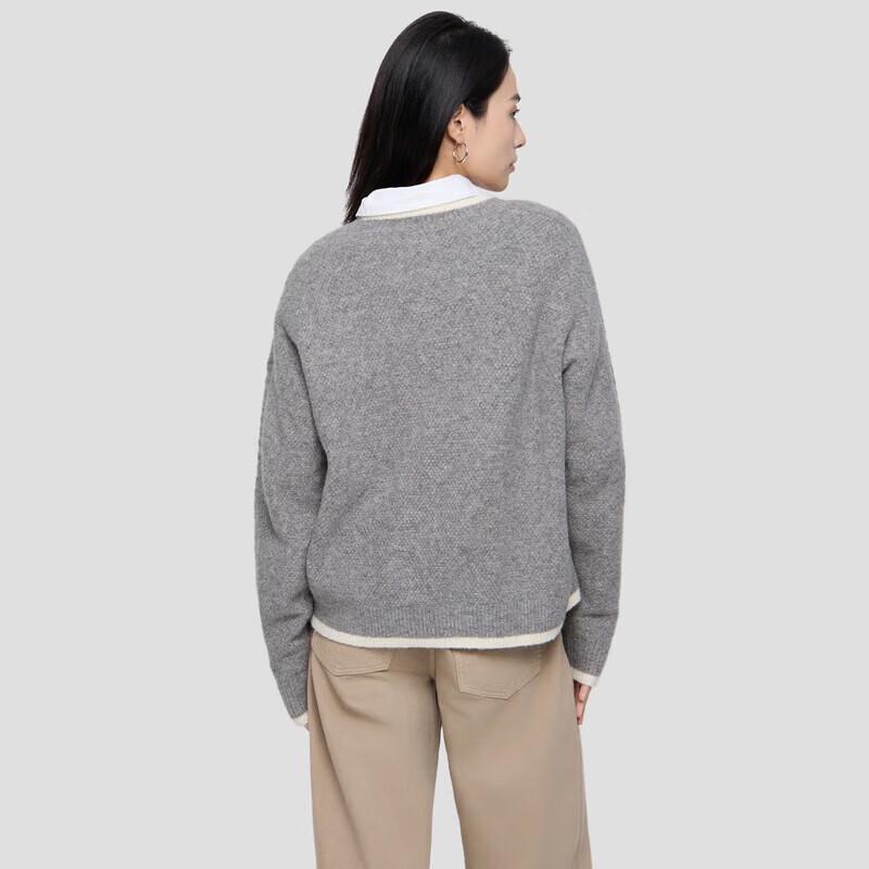 Gap Women's Embroidered Logo Cable Knit Round Neck Sweater