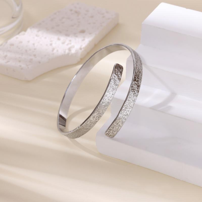 Stylish simple and versatile open bracelet stainless steel gold-plated beating pattern texture jewelry