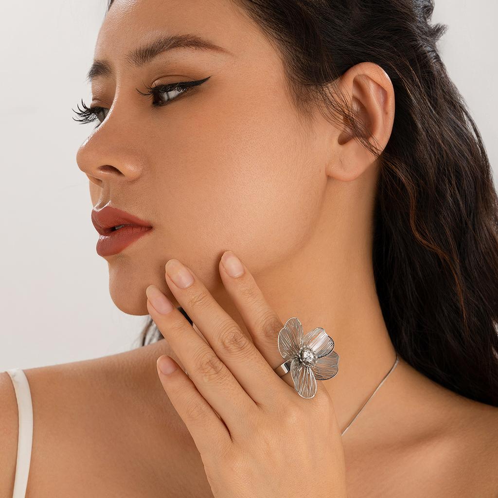 Elegant Ginkgo Leaf Flower Ring for Women, Vintage Gold Finger Ring Wedge Jewelry Accessory Gift