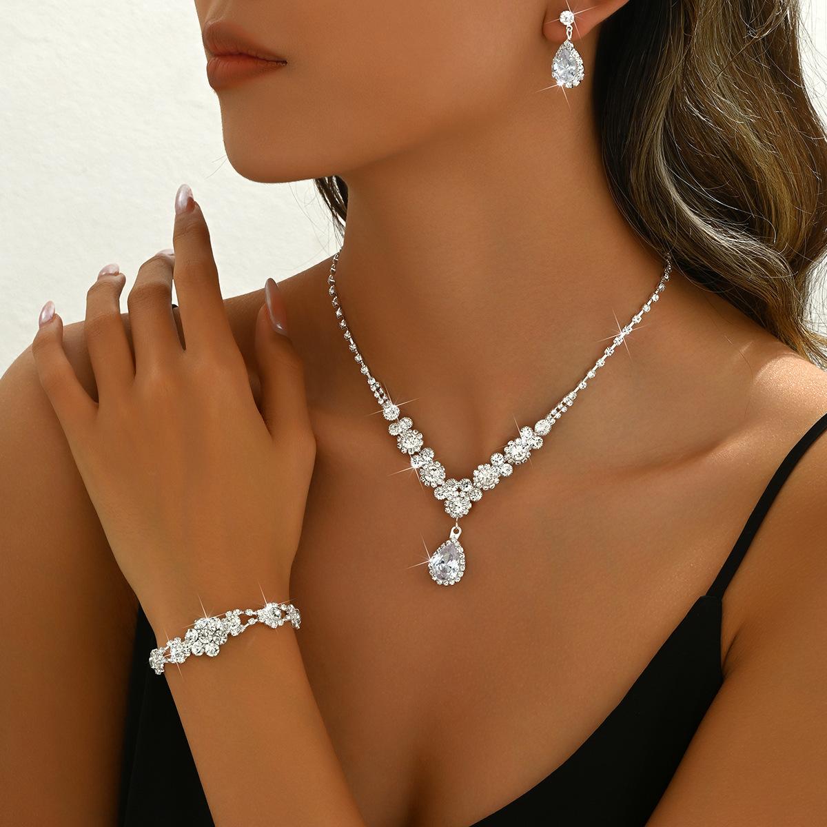 

Свадебный комплект Свадебные украшения Ожерелье Серьги Браслет Комплект из трех предметов