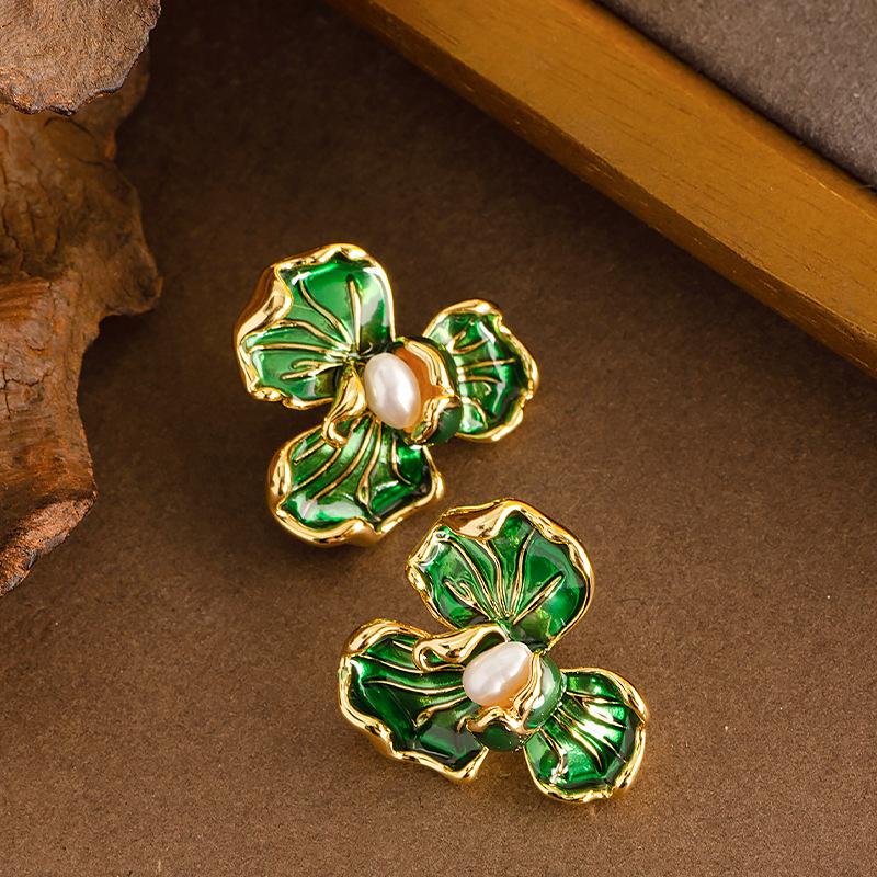 French fashion elegant small fragrance enamel dripping oil flower pearl stud earrings light luxury temperament high-end earrings