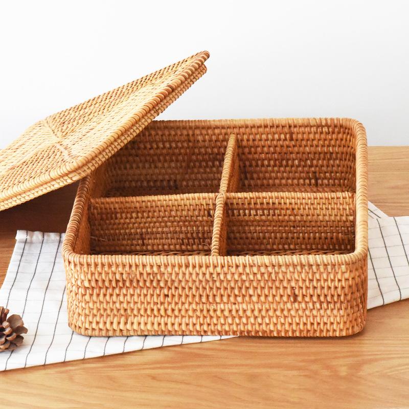 Handgeflochtene Rattan-Aufbewahrungsbox – Quadratischer Tisch-Organizer mit 4 Fächern für Snacks, Nüsse und Haushaltsartikel