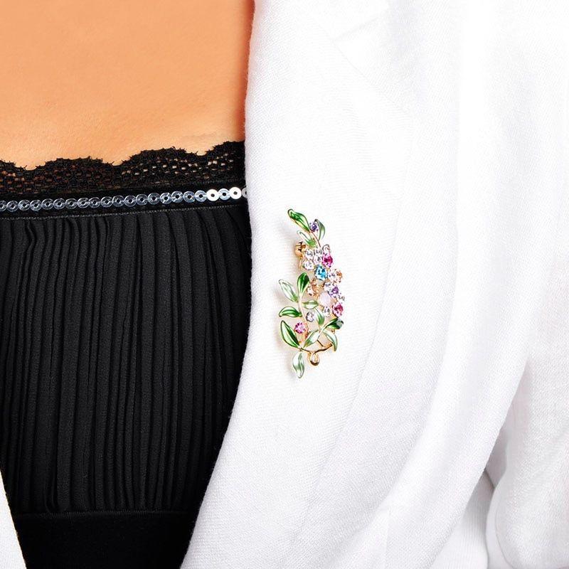 Elegant European & American Floral Brooch: Romantic Mori Style Lapel Accessory for Women's Coats