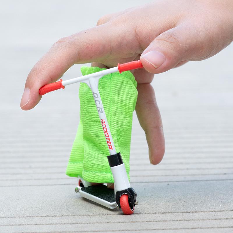 Alloy Finger Scooter and Skateboard Cross-Border Toy Set