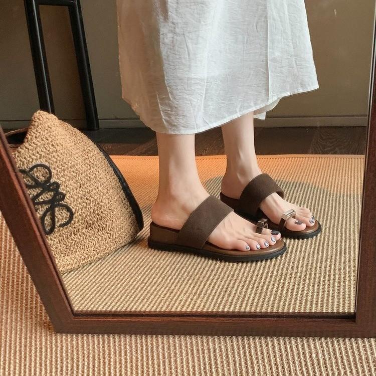 Metal buckle cover toe slippers women's summer wear new soft-soled holiday wind beach lazy cool slippers