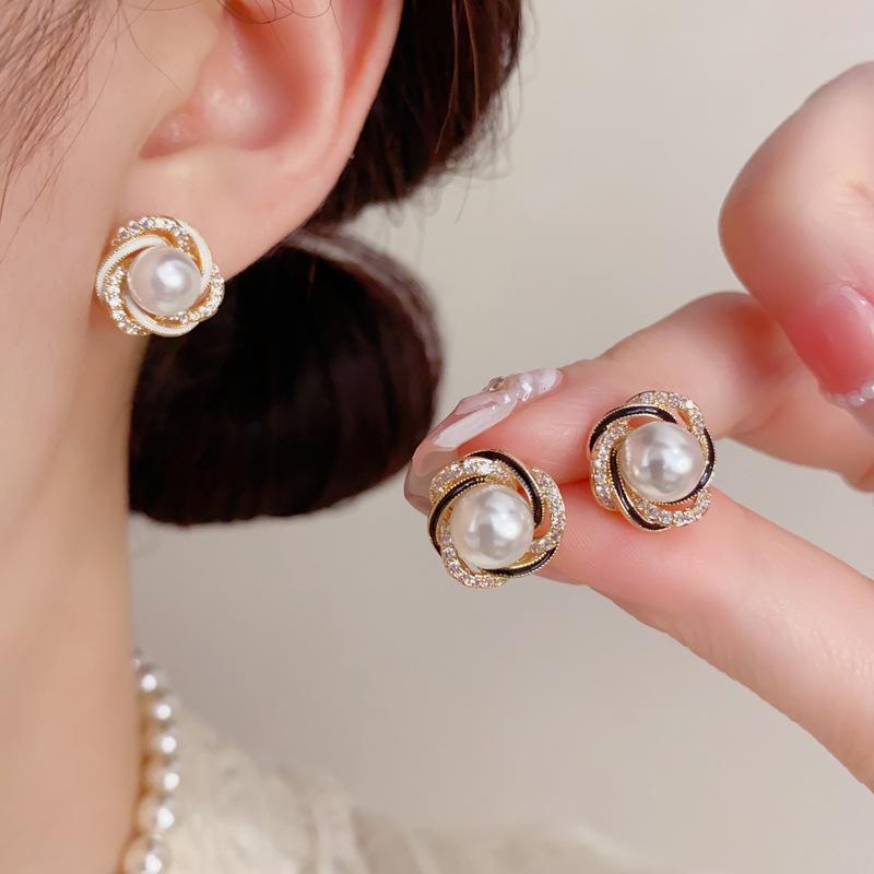 Women's Summer Exquisite Fashion Small Versatile Earrings