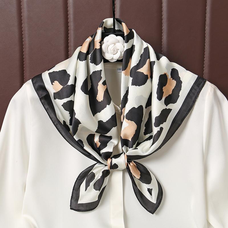 1Pcs 70Cm Retro Leopard Print Silk Scarf Women Imitation Silk Fashion Versatile Headwear Bag Accessories Bandana Square Scarf