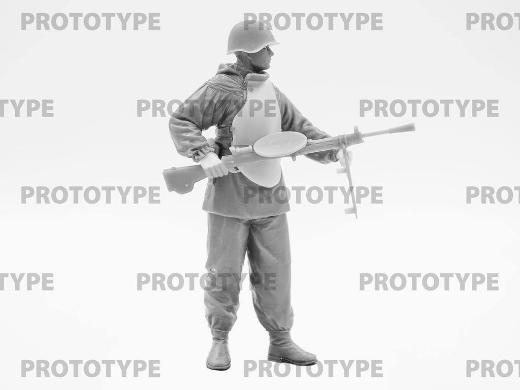 ICM WWII Soviet Army Assault Engineer Plastic Model 16013 1/16