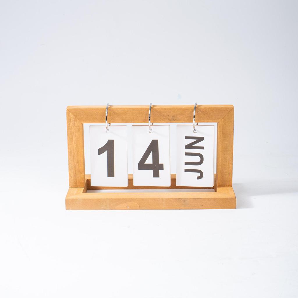 Retro INS Style Wooden Perpetual Flip Calendar – Small Desktop Ornament for Home Decoration