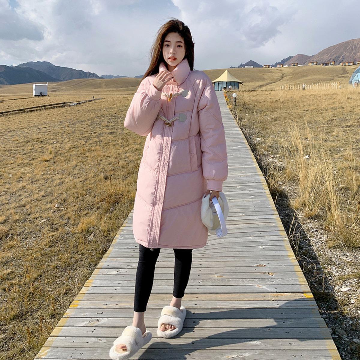 

Женская хлопковая куртка с воротником-стойкой и толстыми роговыми пуговицами, новая корейская версия 2025 года, свободная удлиненная стеганая куртка, зимняя куртка XL розовый