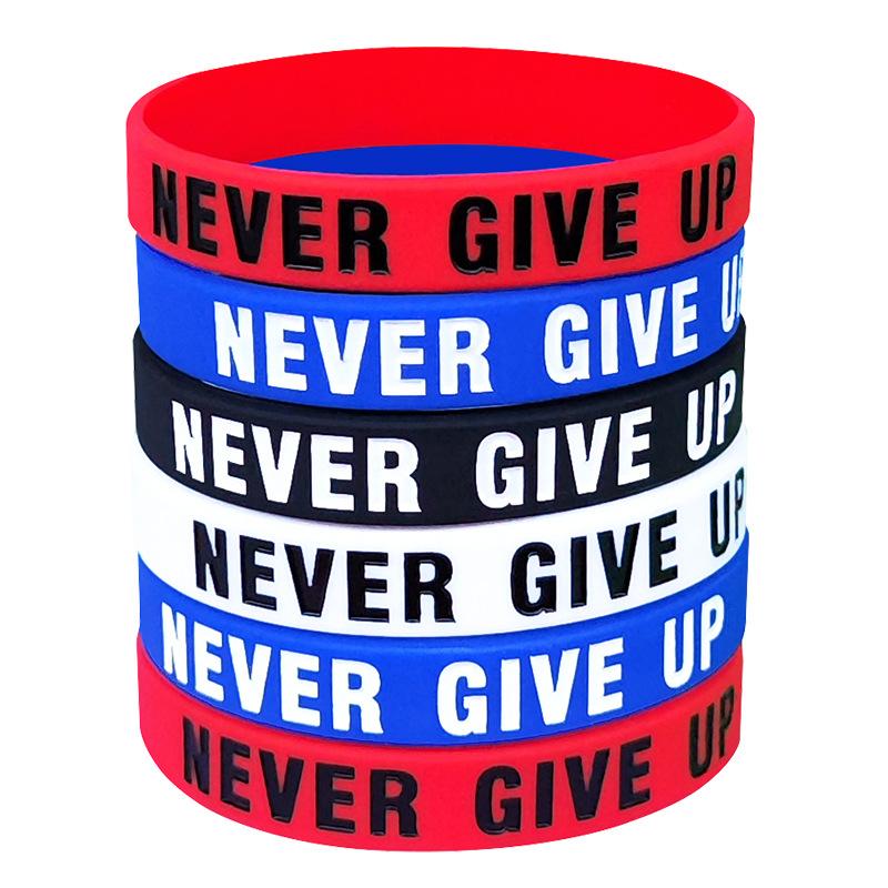 Modisches motivierendes Silikon-Armband 'Never Give Up' mit farbigem Schriftzug, inspirierendes Armband, elastisches Sport-Gummiarmband, Geschenke
