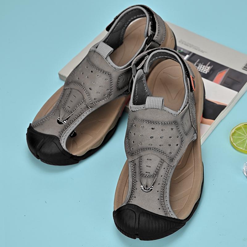 High Quality Fashion Casual  Leather Men Sandals Flat Designer Antiskid Summer Beach Sandals Breathable Soft Bottom Walking Shoe