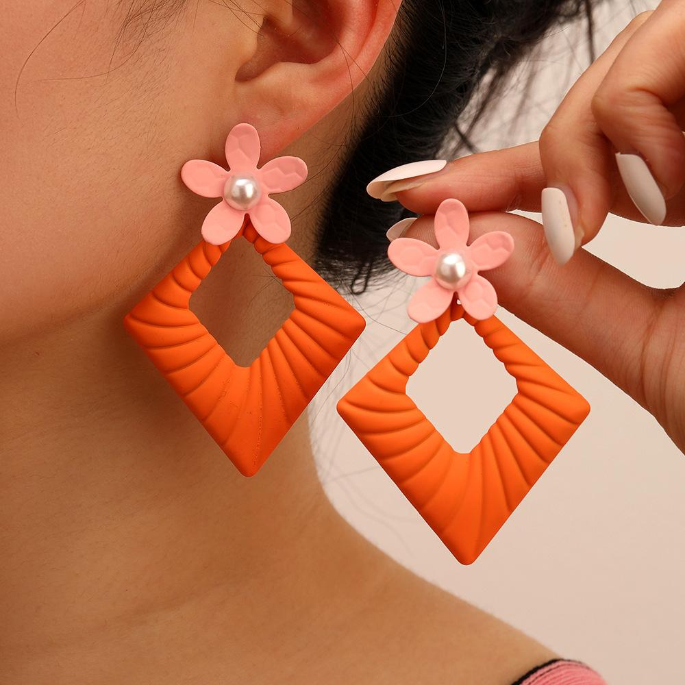 

Модные цветочные акриловые серьги для женщин и девочек