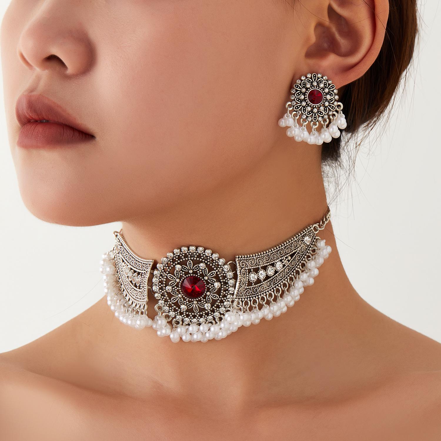 

Богемный набор: Ожерелье и серьги с кисточками и крыльями, украшенные бусинами темно-красного