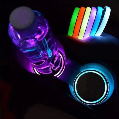 LED podložka pod pohár Svietiaci držiak na pohár do auta 7 farebných RGB svetiel USB nabíjanie LED atmosféra do auta