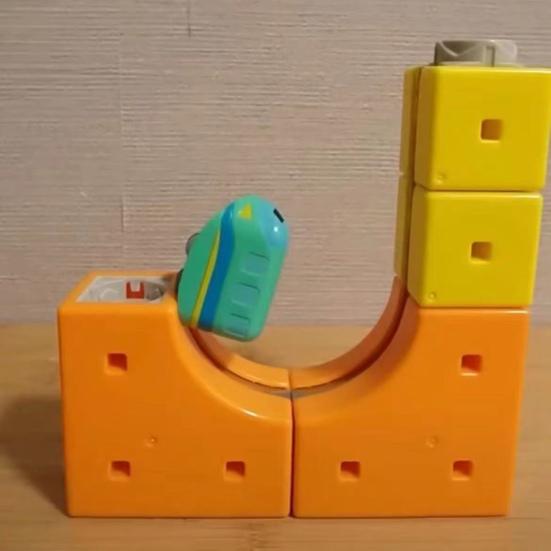 1 Set Magnetic Track Train Toy Kit Kids DIY Rail Building Gravity-Defying Electric Train Toy