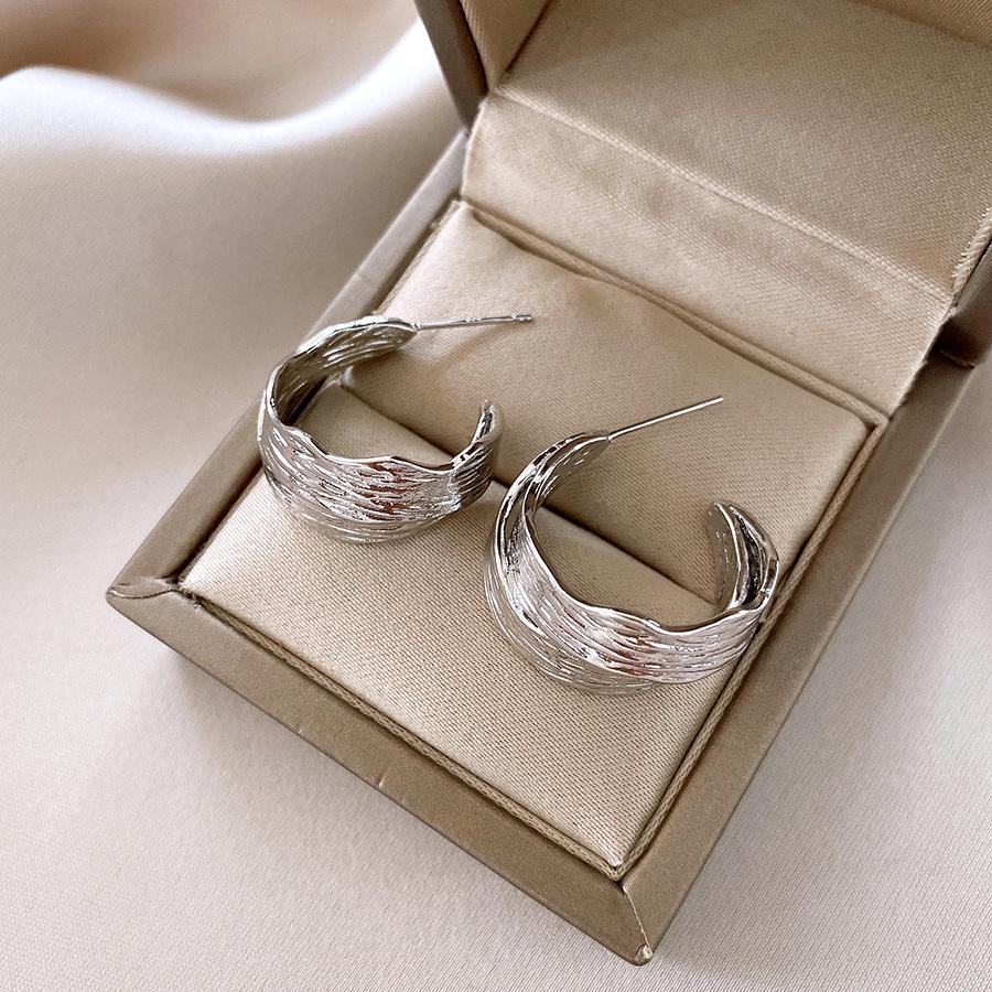 

Silver needle double-layer texture C-shaped stud earrings women s European and American simple design versatile earrings earrings