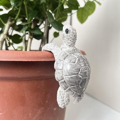 Cartoon Sea Turtle Flowerpot Hanger Cute Handmade Climbing Turtle Flower Pot Hugger Resin Animal Figurine Home Decoration