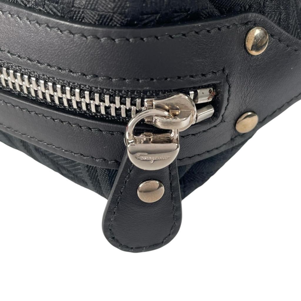 Salvatore Ferragamo AU-22 A266 Pouch black Women used