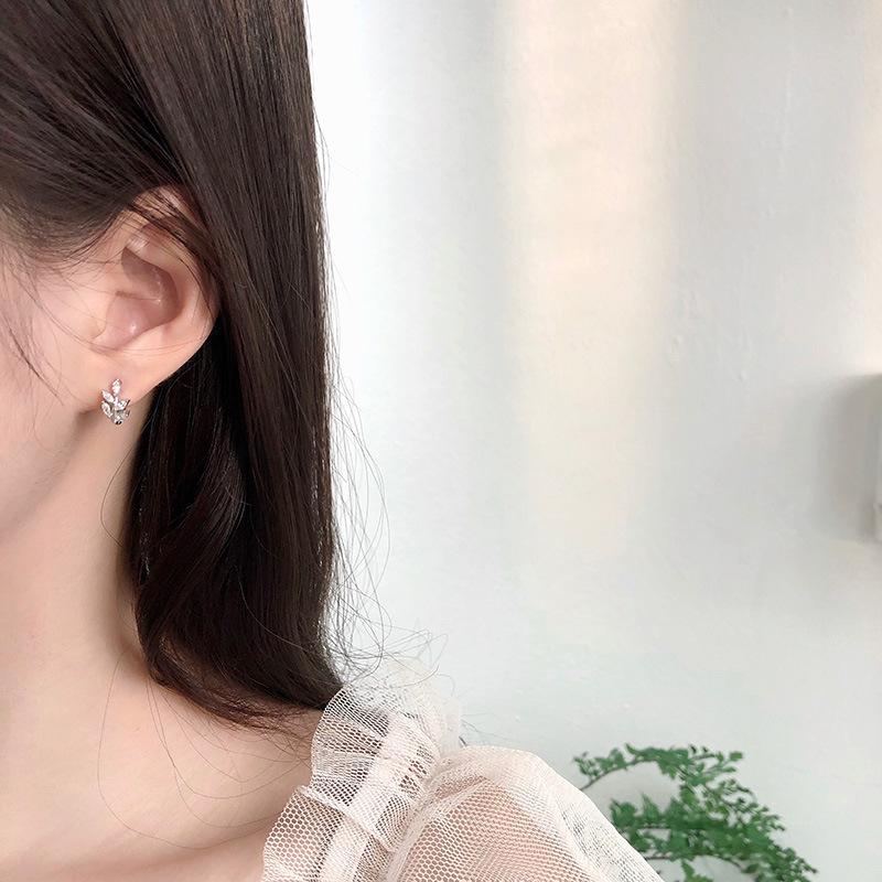 

Leaf Ear Buckle Women s Simple Niche Design Temperament Light Luxury Zircon Leaf Earrings Earrings