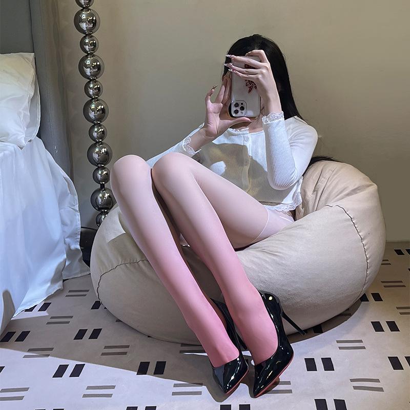 Ciorapi negri și gri cu degrade - opțiuni sexy, cu deschidere și închidere în zona inghinală