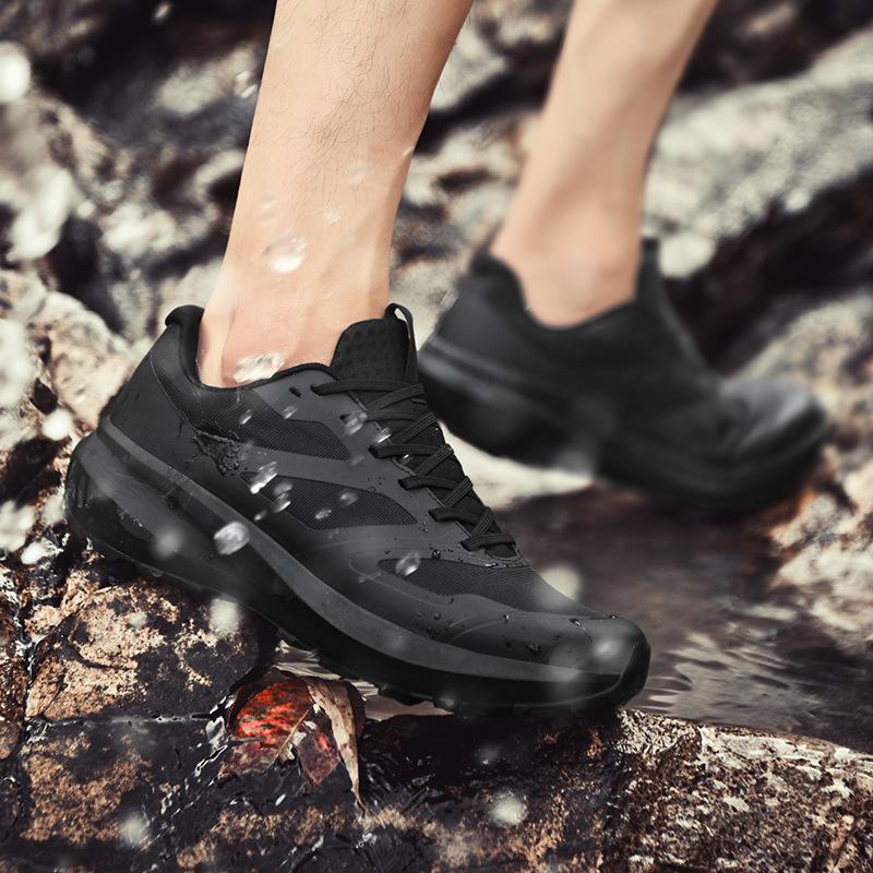 Classic Outdoor Waterproof and Non-slip Off-road Mountaineering Hiking Shoes Fashion and Light Leisure