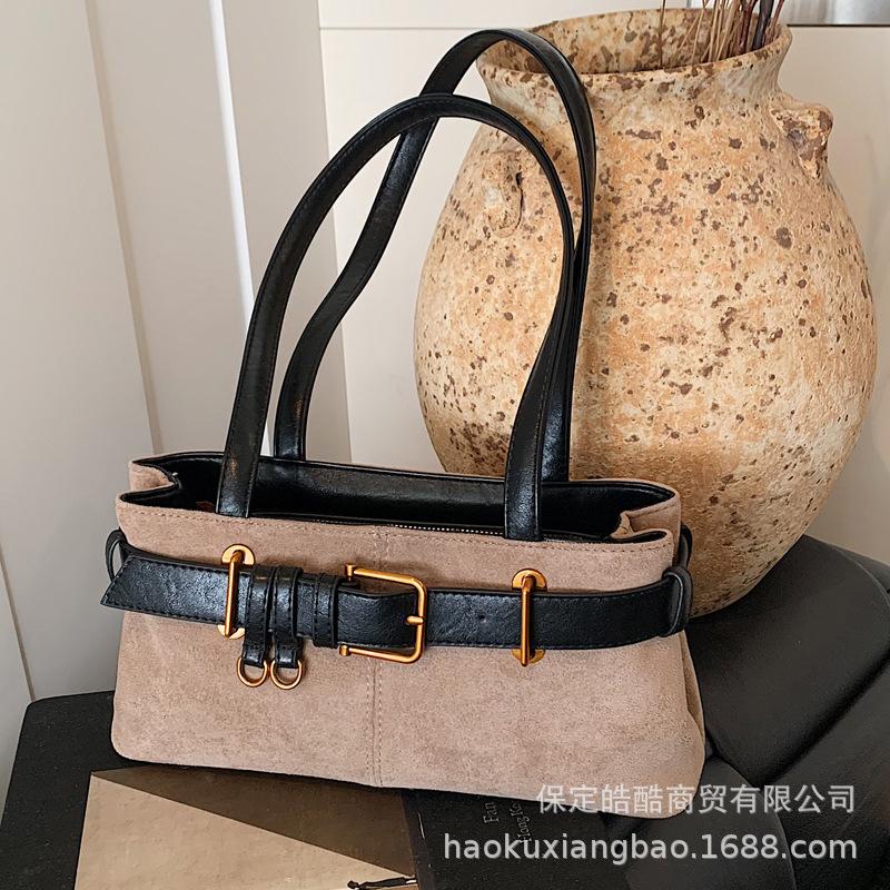 

Матовая ретро-сумка женская большой вместимости 2025 новая осень-зима повседневная одноплечевая подмышечная сумка-подушка сумка-тоут для通勤 хаки