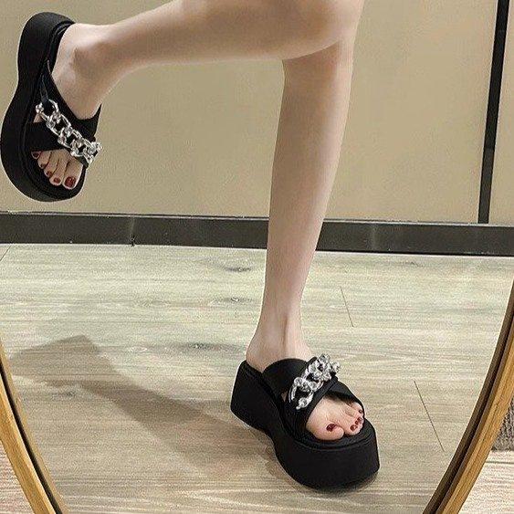 Rhinestone one-word slippers for women's summer wear 2025 new small man height increase thick bottom fashion beach cool slippers for women