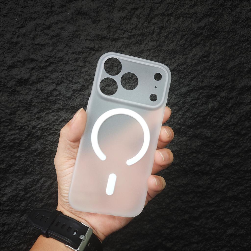 Thin PP Does Not Turn Yellow for IPhone17ProMax Strong Magnetic Suction Phone Case for IPhone 17 Air Matte 16 New