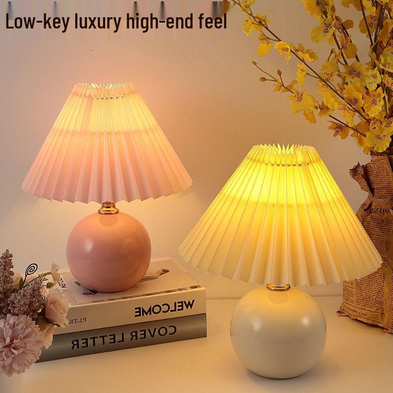 Retro 2025 High-End Eye-Protection Desk Lamp: Luxury Sleep-Aid Atmosphere for Bedroom and Bedside.