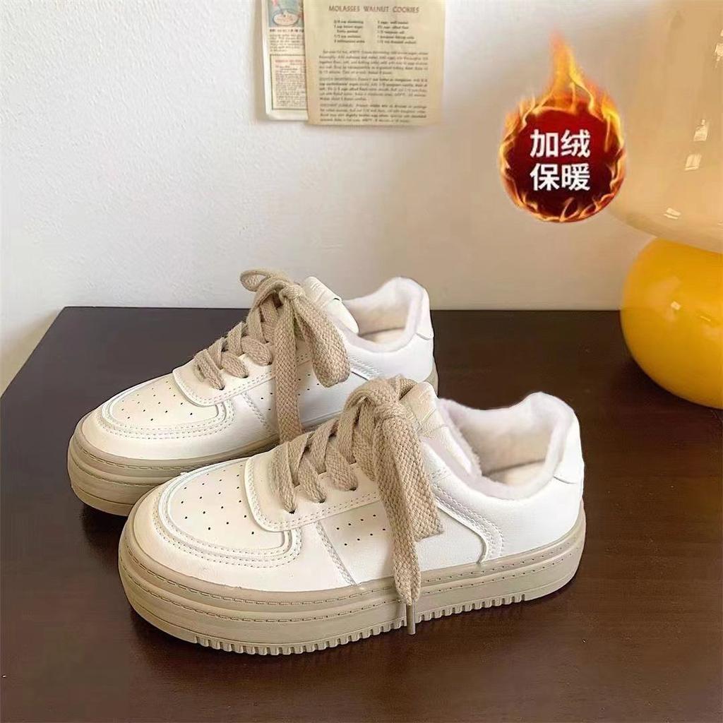 Thick-soled flat-soled white shoes leather surface 2025 autumn and winter new versatile retro casual student shoes women's board shoes