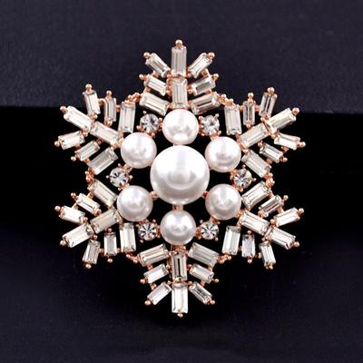 Retro Schneeflockenbrosche High-End Damen Einfache Perlenbrosche Vielseitige Anti-Licht-Anstecknadel Anzugzubehör