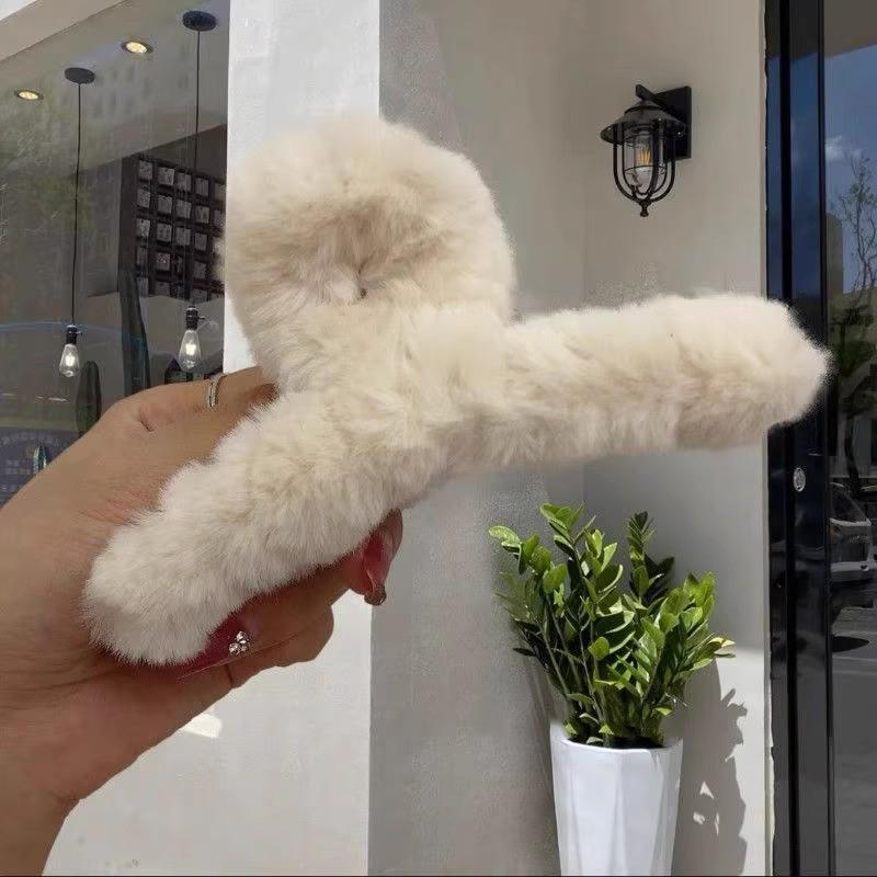 Plush Fluffy Large Claw Hair Clip for Women - High-End Shark Clip Hair Accessory