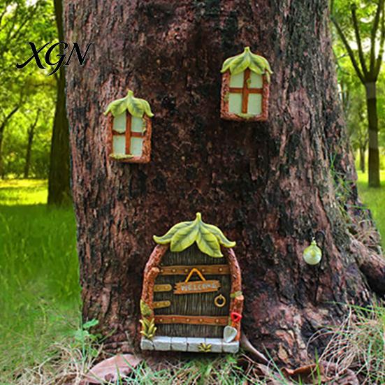 Waterproof Tree Trunk Decor 1 Set Fairy Door Windows And Lamp, Garden Accessories, Miniature Outdoor House Glow in The Dark Gnome for Yard Decoration