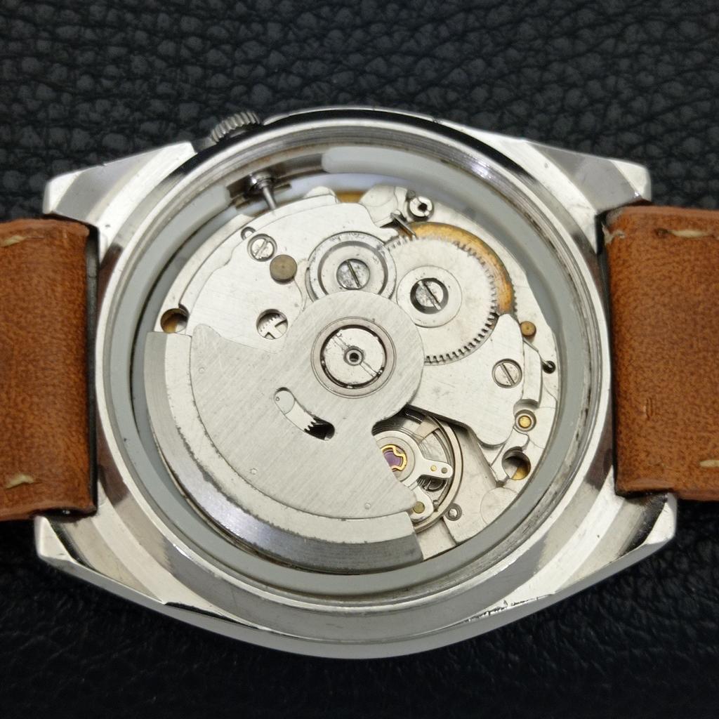 VINTAGE SEIKO 5 AUTOMATIC JAPAN MENS ORIGINAL DIAL WATCH a702371-5