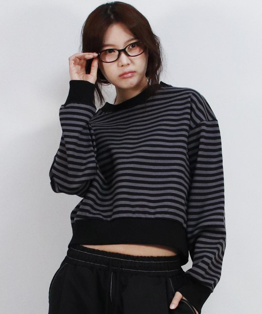 Deumakeu Stripe Crop Sweatshirt - Black