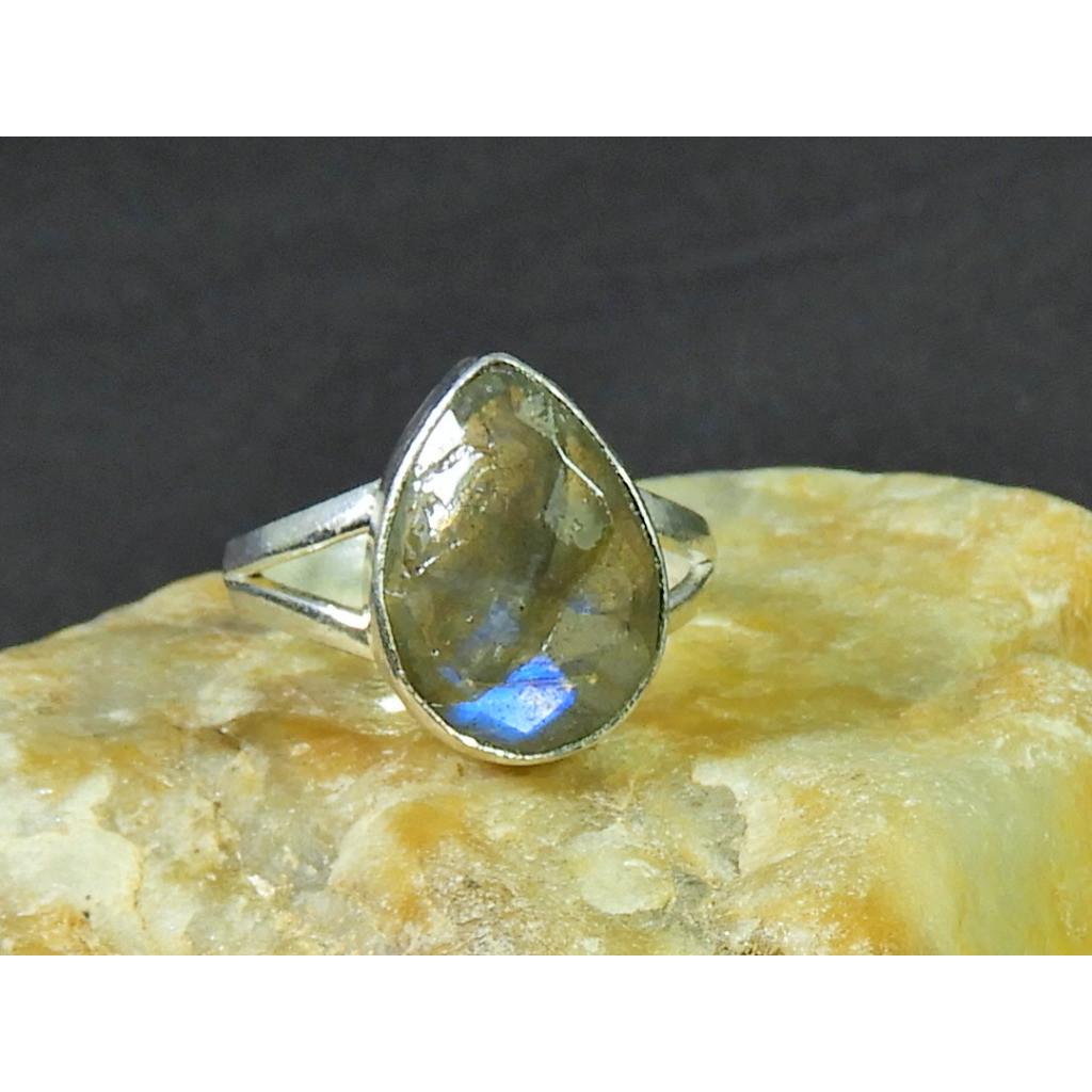 

Natural Labradorite 925 Sterling Silver Pear Handmade Vintage Ring Size US-7 MK-54