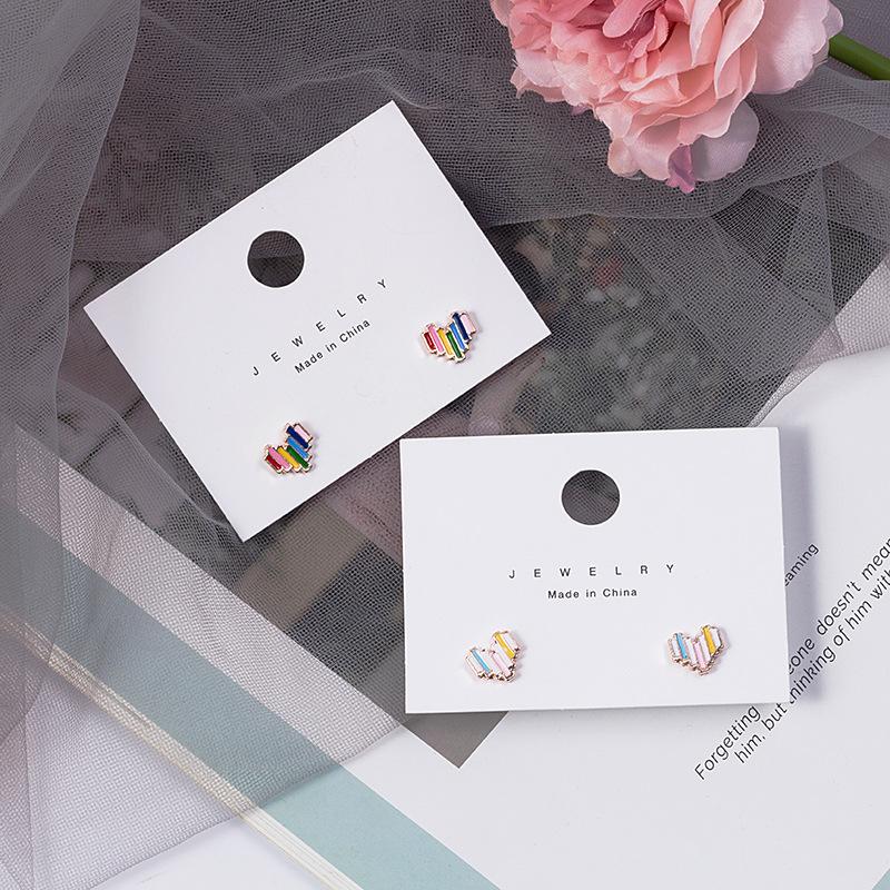 Kleine und exquisite Regenbogenherz-Ohrringe, Miniatur-Ohrringe im Ins-Stil für Frauen