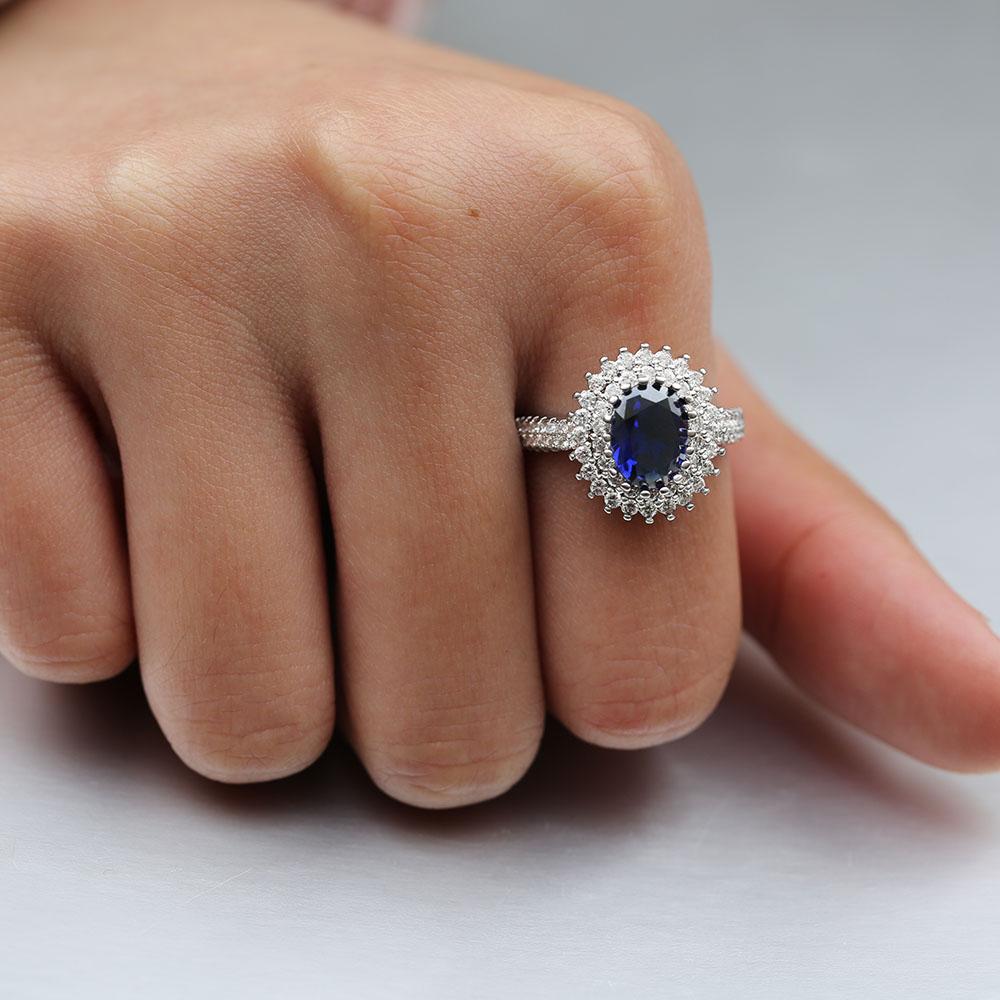 Bague d'anniversaire de mariage Huitan avec Zircone cubique bleu taille ovale Bijou de luxe Cadeau de Saint-Valentin Bagues de mode pour femmes
