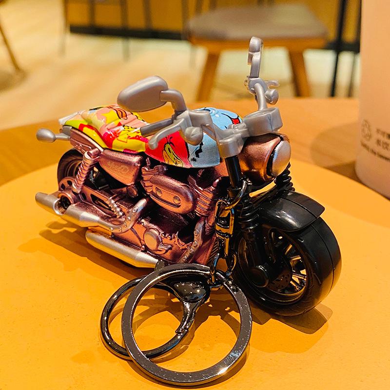 Cartoon-Legierung Rückzieh-Motorrad Schlüsselanhänger Anhänger - Spielzeug Geschenk für Schüler und Paare