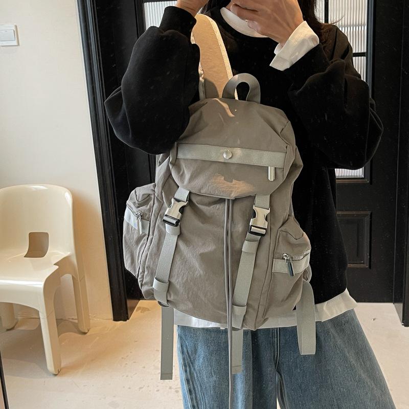 Niche design backpack female college students large-capacity travel backpack Japanese simple commuter high school students schoolbag tide
