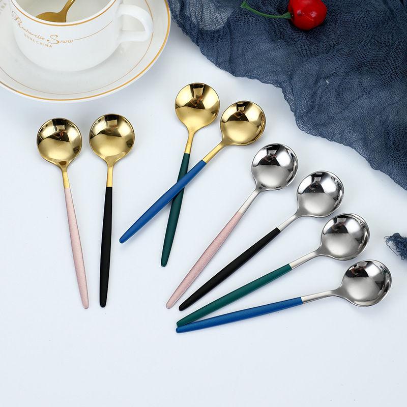 24pcs Black Western Dinnerware Set Stainless Steel Cutlery Set Fork Knife Spoon Tableware Set Flatware Set Silverware Set