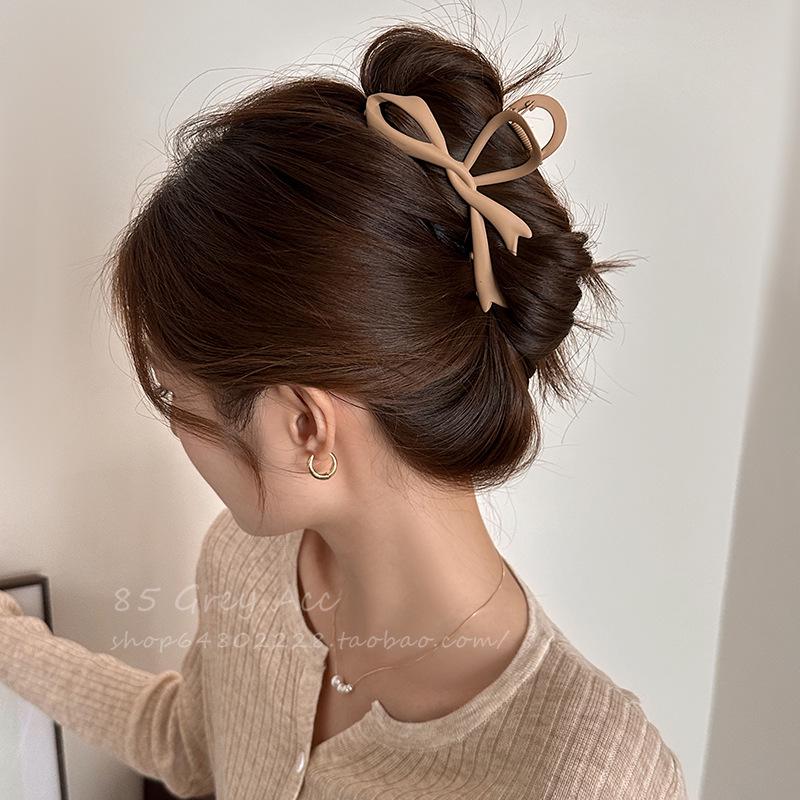 Gradient Bowknot Acrylic Hair Clip - Shark Design for Autumn/Winter 2023
