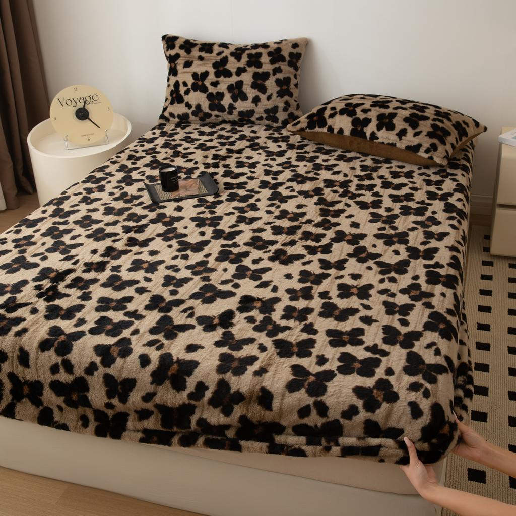 Double Bedspreads Warm Milk Velvet Fitted Sheet Long Velvet Mattress topper All-Around Elastic Band Bed Cover Bed Linen